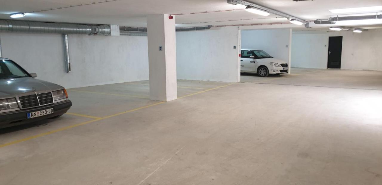נובי סאד Arena Big Luxury Apartments מראה חיצוני תמונה